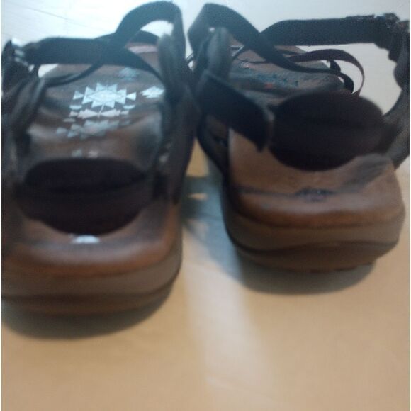 Skechers memory foam strappy leather sandals with Velcro and buckle - Picture 6 of 12